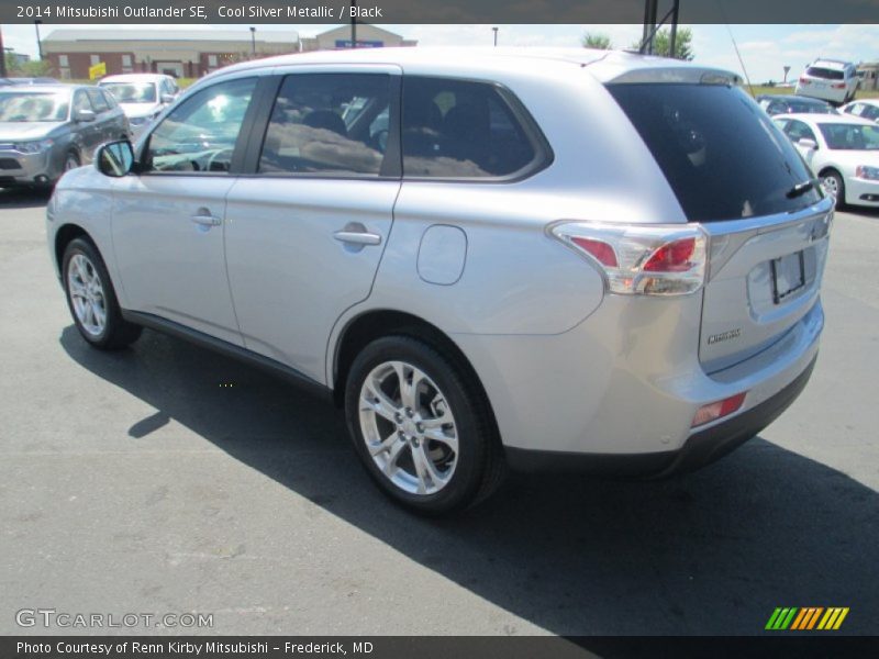 Cool Silver Metallic / Black 2014 Mitsubishi Outlander SE