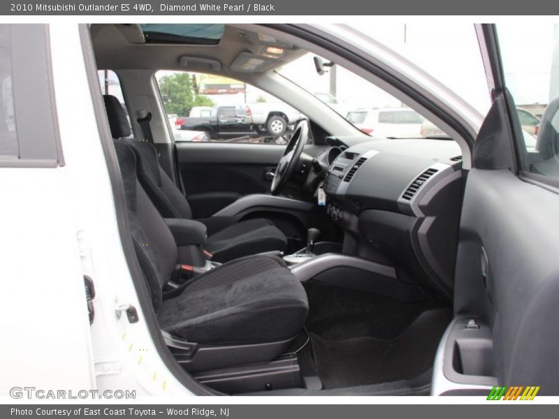 Diamond White Pearl / Black 2010 Mitsubishi Outlander ES 4WD