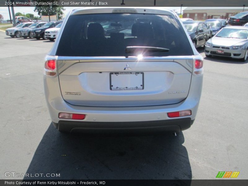 Cool Silver Metallic / Black 2014 Mitsubishi Outlander SE