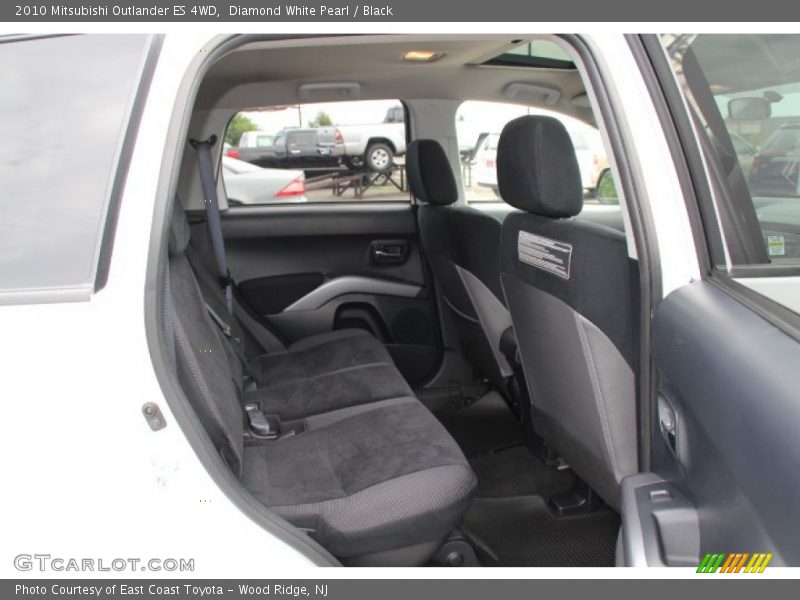 Diamond White Pearl / Black 2010 Mitsubishi Outlander ES 4WD