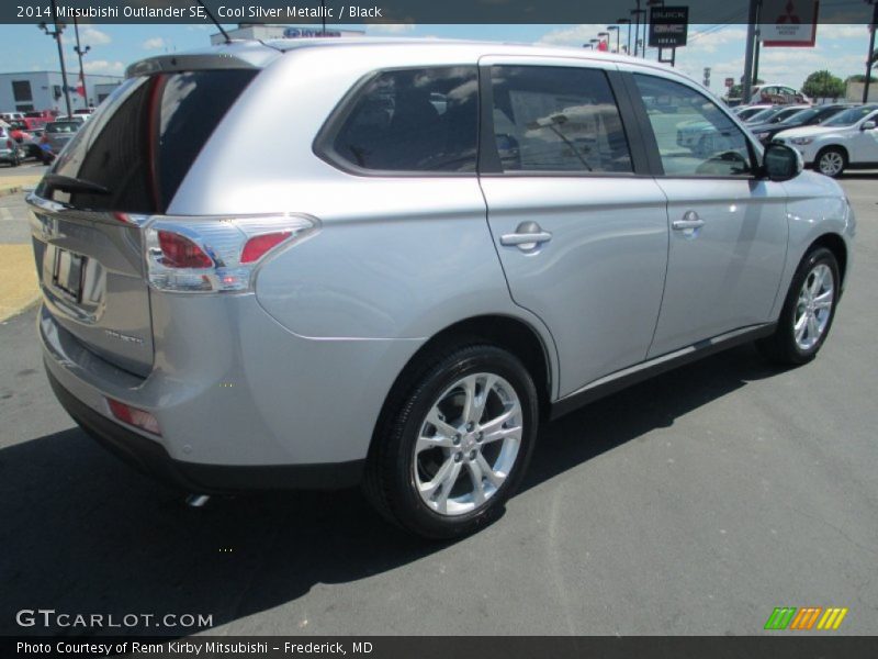 Cool Silver Metallic / Black 2014 Mitsubishi Outlander SE