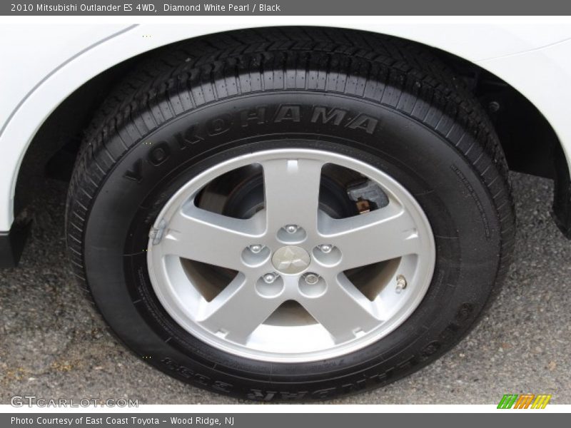 Diamond White Pearl / Black 2010 Mitsubishi Outlander ES 4WD