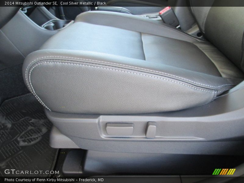 Cool Silver Metallic / Black 2014 Mitsubishi Outlander SE