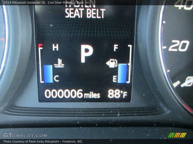 Cool Silver Metallic / Black 2014 Mitsubishi Outlander SE