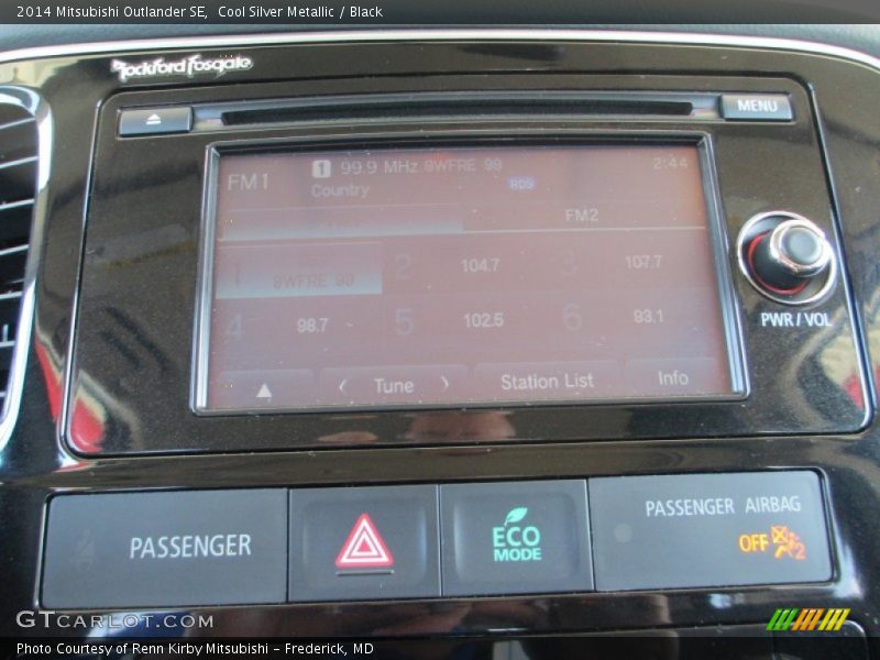 Cool Silver Metallic / Black 2014 Mitsubishi Outlander SE