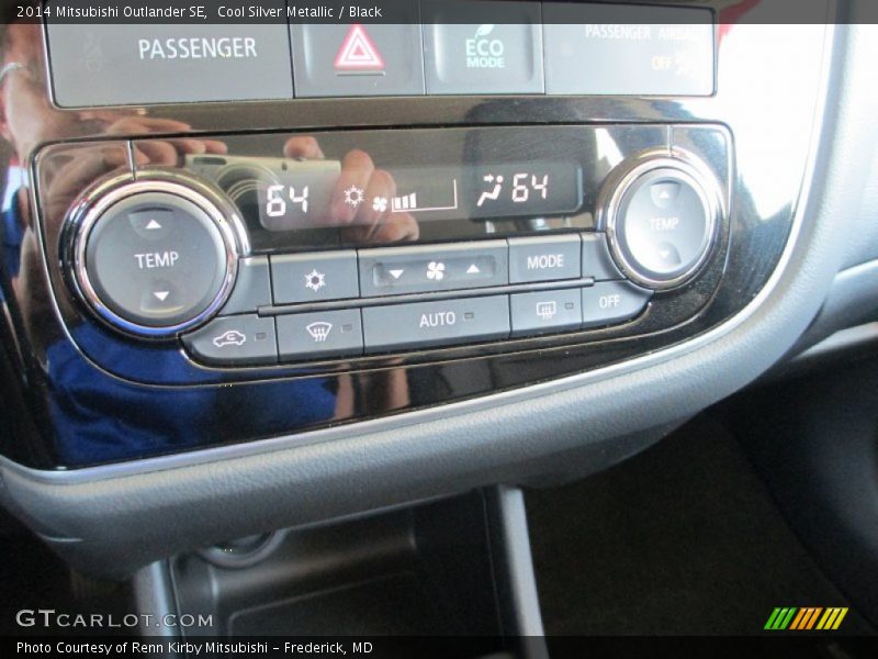 Cool Silver Metallic / Black 2014 Mitsubishi Outlander SE