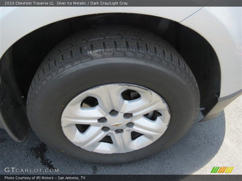 Silver Ice Metallic / Dark Gray/Light Gray 2010 Chevrolet Traverse LS
