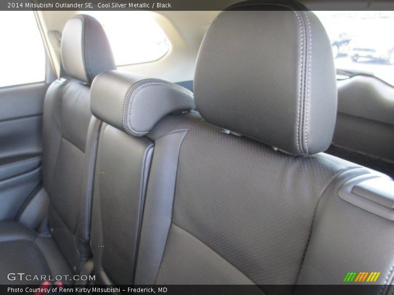 Cool Silver Metallic / Black 2014 Mitsubishi Outlander SE