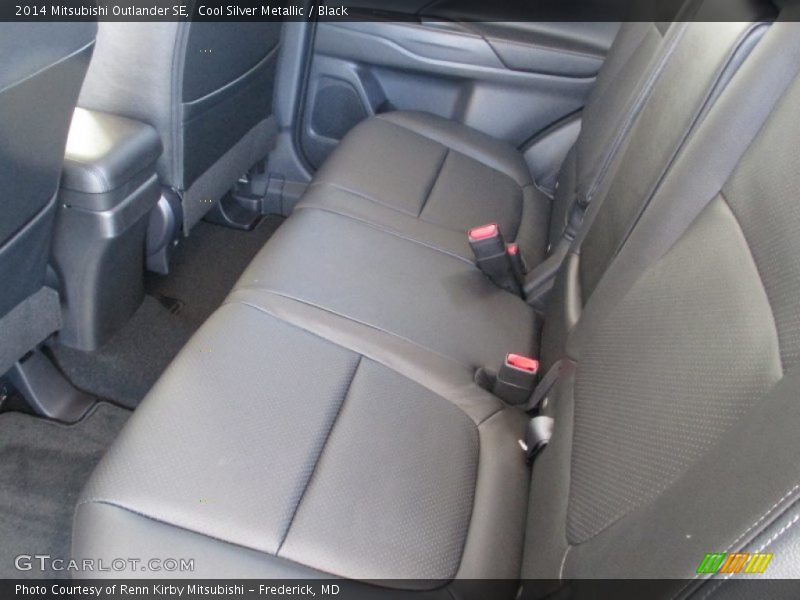 Cool Silver Metallic / Black 2014 Mitsubishi Outlander SE