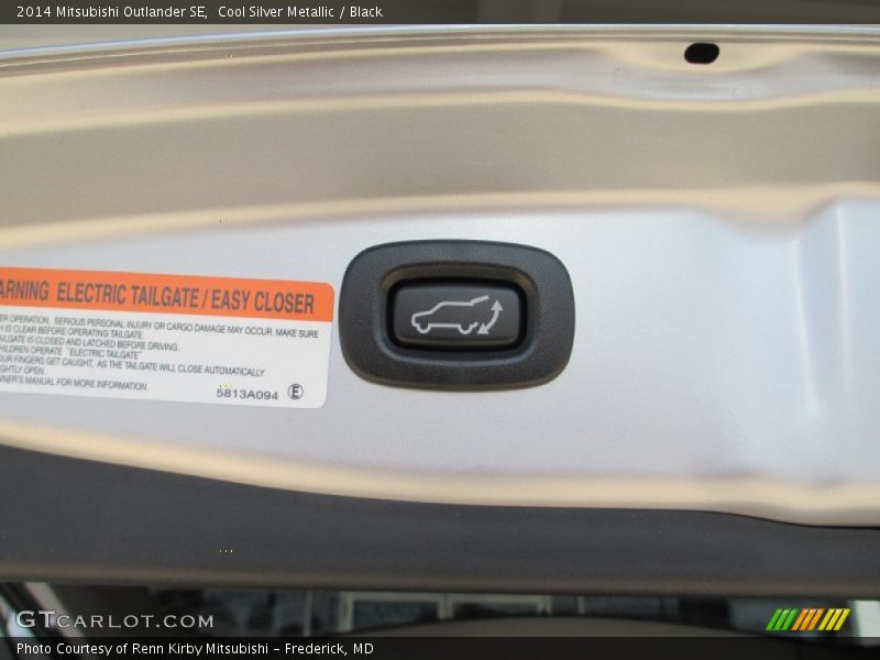 Cool Silver Metallic / Black 2014 Mitsubishi Outlander SE