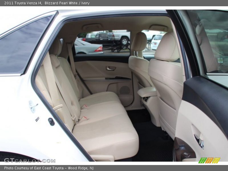 Blizzard Pearl White / Ivory 2011 Toyota Venza I4