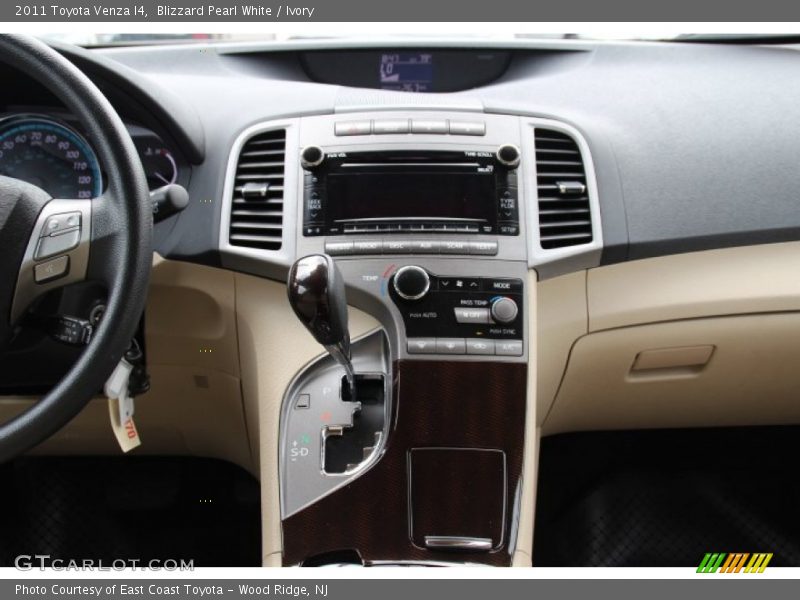 Blizzard Pearl White / Ivory 2011 Toyota Venza I4