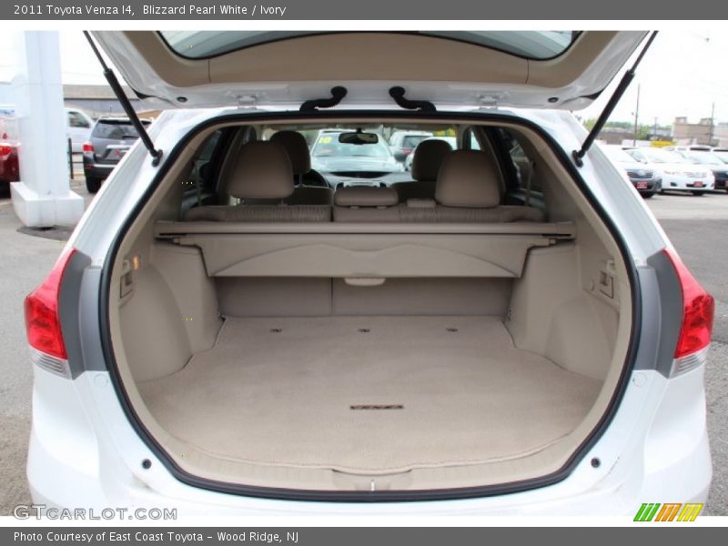 Blizzard Pearl White / Ivory 2011 Toyota Venza I4