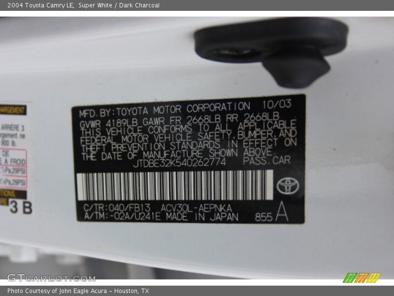 Super White / Dark Charcoal 2004 Toyota Camry LE