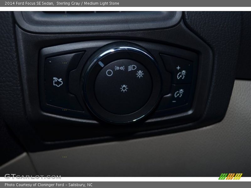 Sterling Gray / Medium Light Stone 2014 Ford Focus SE Sedan