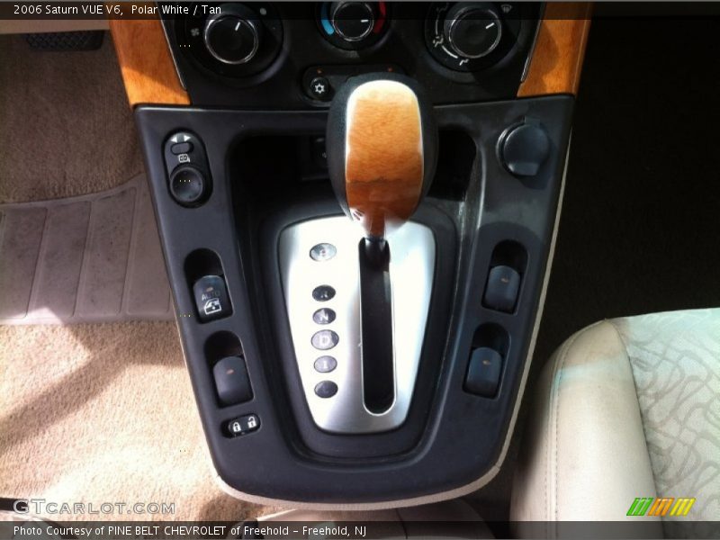 Polar White / Tan 2006 Saturn VUE V6