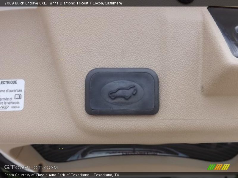 White Diamond Tricoat / Cocoa/Cashmere 2009 Buick Enclave CXL