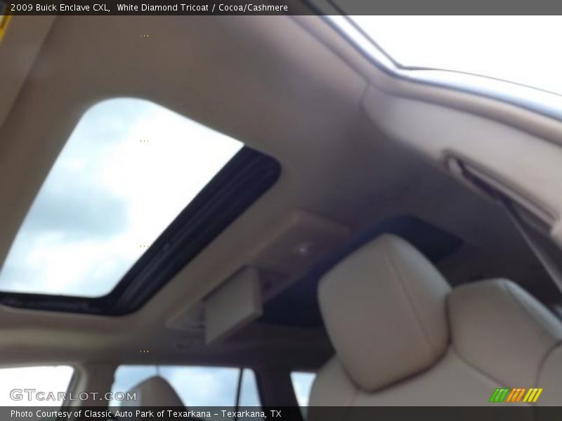 White Diamond Tricoat / Cocoa/Cashmere 2009 Buick Enclave CXL