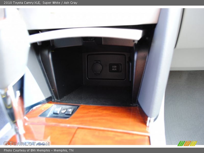 Super White / Ash Gray 2010 Toyota Camry XLE