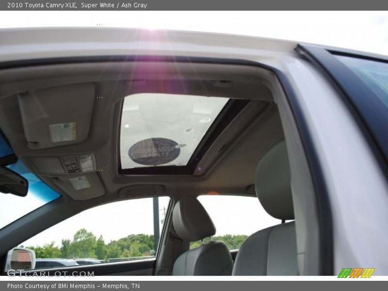 Super White / Ash Gray 2010 Toyota Camry XLE