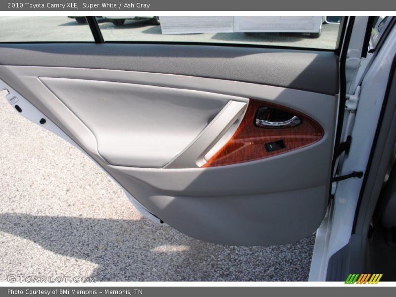Super White / Ash Gray 2010 Toyota Camry XLE