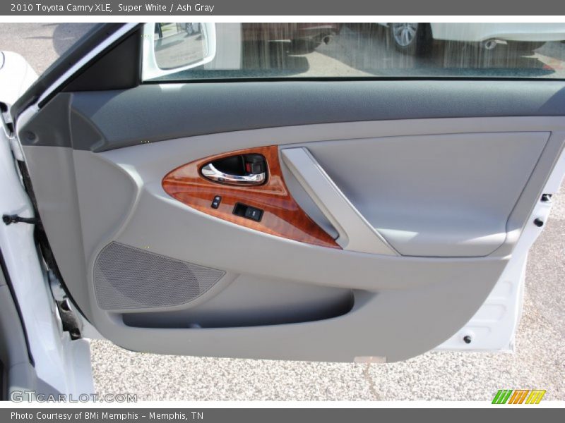 Super White / Ash Gray 2010 Toyota Camry XLE