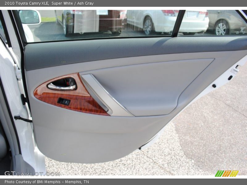 Super White / Ash Gray 2010 Toyota Camry XLE