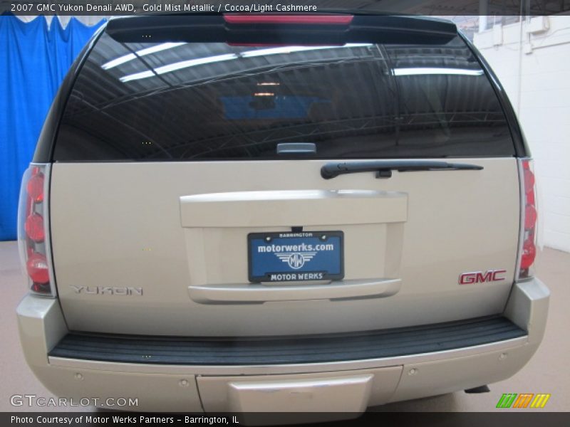 Gold Mist Metallic / Cocoa/Light Cashmere 2007 GMC Yukon Denali AWD