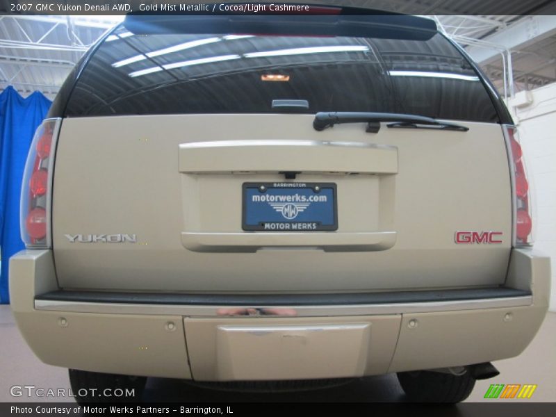 Gold Mist Metallic / Cocoa/Light Cashmere 2007 GMC Yukon Denali AWD