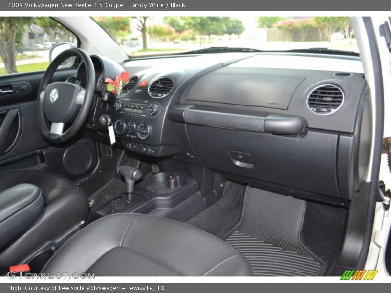 Candy White / Black 2009 Volkswagen New Beetle 2.5 Coupe
