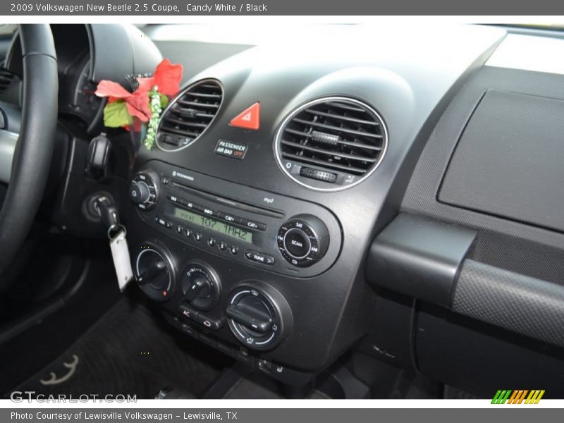 Controls of 2009 New Beetle 2.5 Coupe