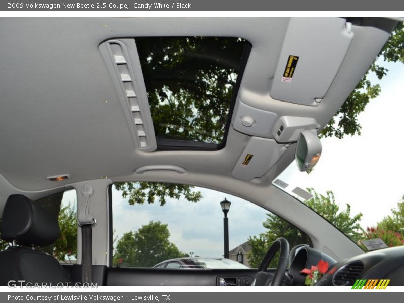 Candy White / Black 2009 Volkswagen New Beetle 2.5 Coupe