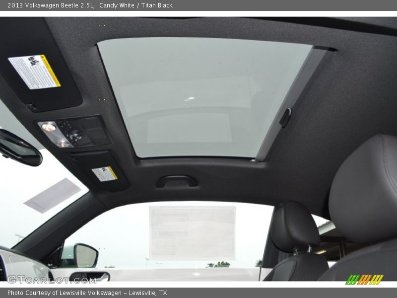 Candy White / Titan Black 2013 Volkswagen Beetle 2.5L