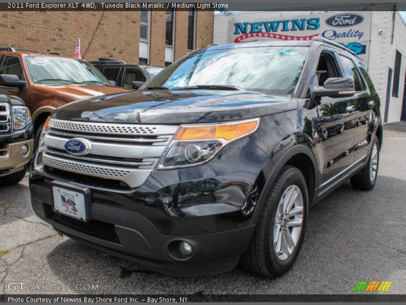 Tuxedo Black Metallic / Medium Light Stone 2011 Ford Explorer XLT 4WD