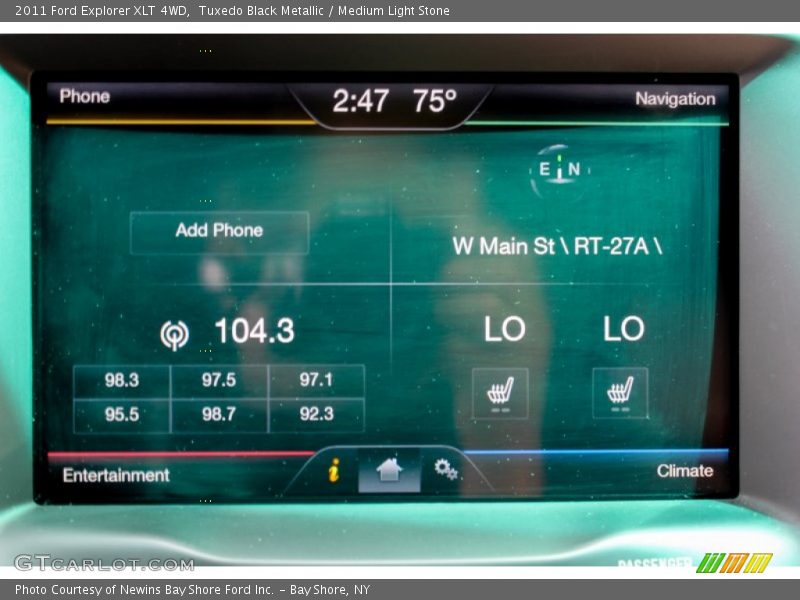 Tuxedo Black Metallic / Medium Light Stone 2011 Ford Explorer XLT 4WD
