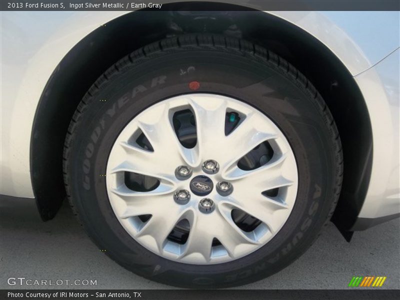 Ingot Silver Metallic / Earth Gray 2013 Ford Fusion S