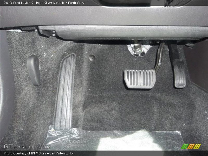 Ingot Silver Metallic / Earth Gray 2013 Ford Fusion S