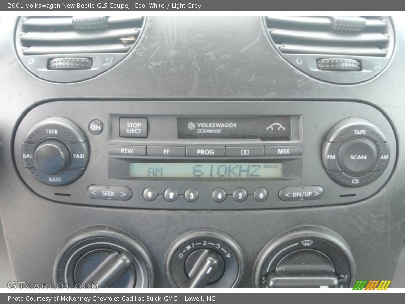 Cool White / Light Grey 2001 Volkswagen New Beetle GLS Coupe