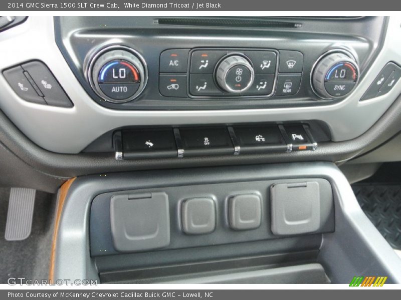 Controls of 2014 Sierra 1500 SLT Crew Cab