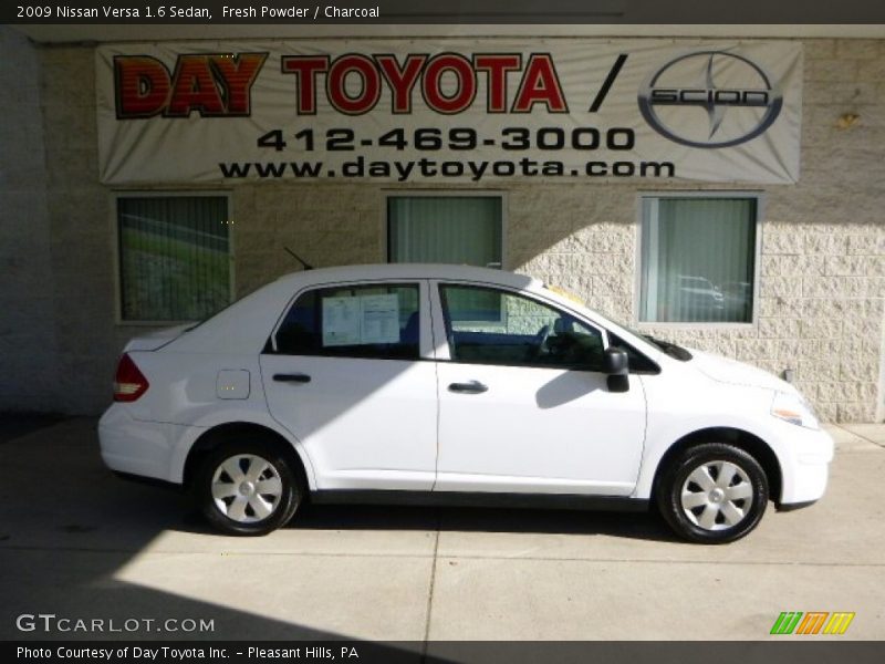 Fresh Powder / Charcoal 2009 Nissan Versa 1.6 Sedan