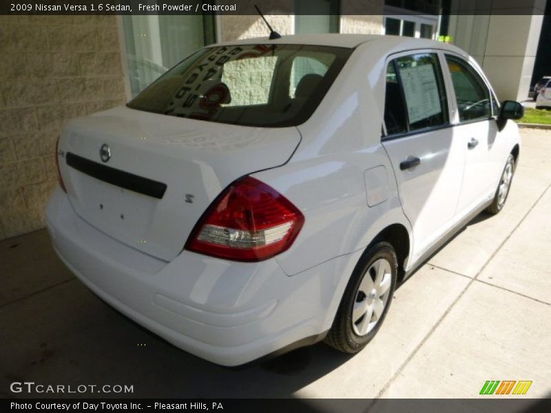 Fresh Powder / Charcoal 2009 Nissan Versa 1.6 Sedan