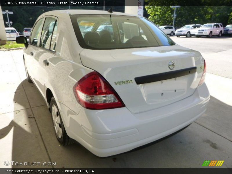Fresh Powder / Charcoal 2009 Nissan Versa 1.6 Sedan