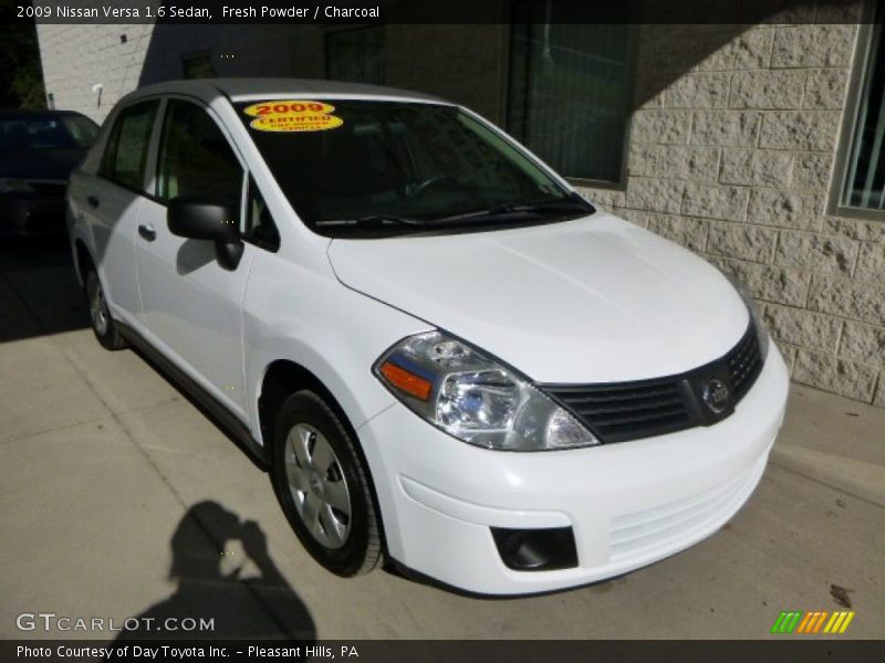 Fresh Powder / Charcoal 2009 Nissan Versa 1.6 Sedan
