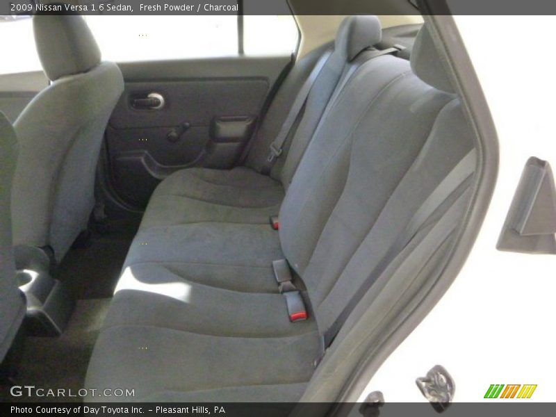 Fresh Powder / Charcoal 2009 Nissan Versa 1.6 Sedan