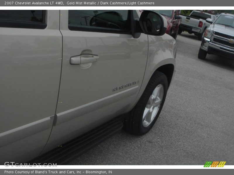 Gold Mist Metallic / Dark Cashmere/Light Cashmere 2007 Chevrolet Avalanche LT 4WD