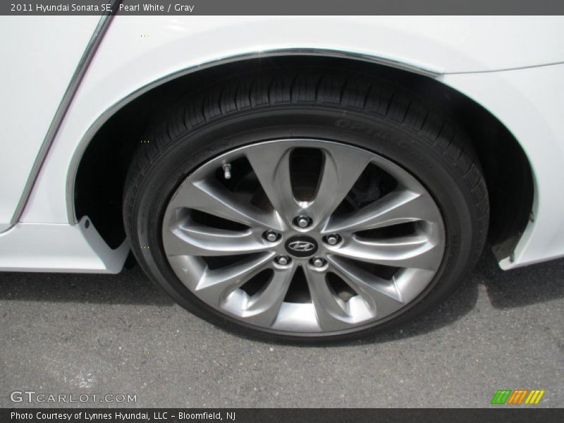 Pearl White / Gray 2011 Hyundai Sonata SE