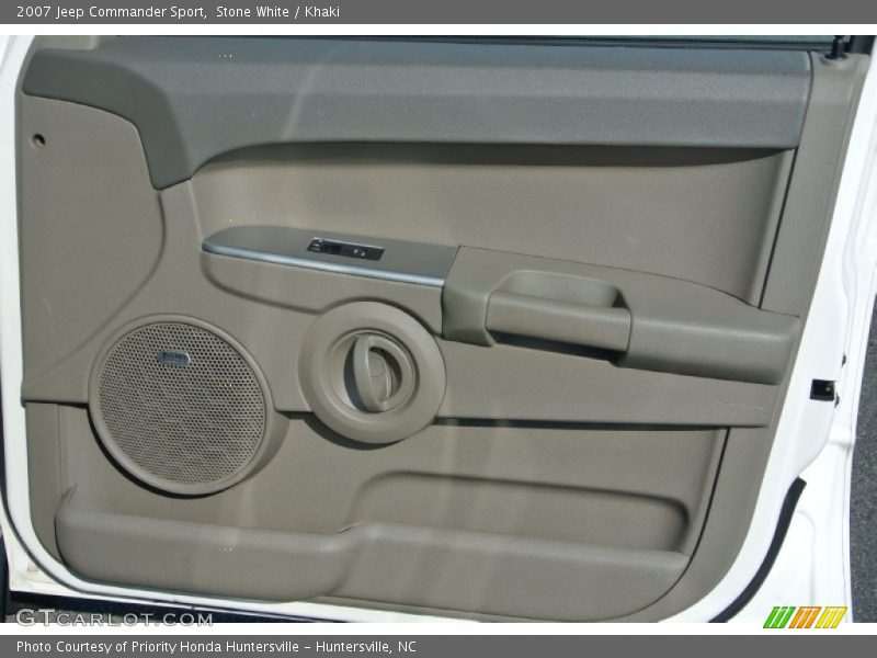 Stone White / Khaki 2007 Jeep Commander Sport