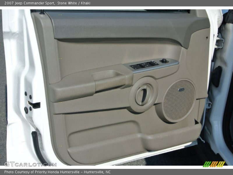 Stone White / Khaki 2007 Jeep Commander Sport