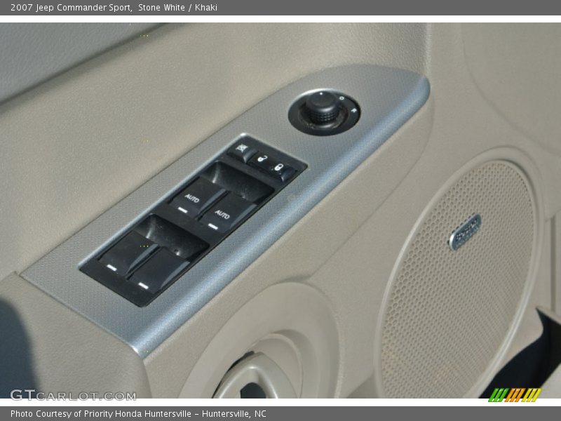 Stone White / Khaki 2007 Jeep Commander Sport
