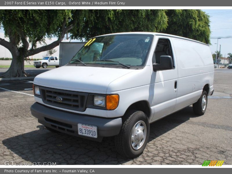 Oxford White / Medium Flint Grey 2007 Ford E Series Van E150 Cargo